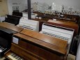 Zánovní bílé piano, pianino, klavír - 6
