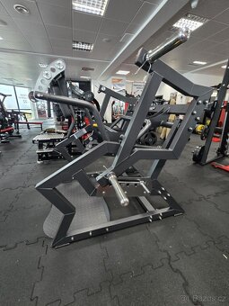 Posilovací stroj Squat Machine - nový fitness stroj - 6