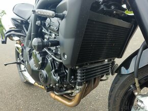 Triumph speed triple 1050 - 6