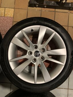 ZÁNOVNÍ Alu kola Škoda R17 5X112 LETNÍ PNEU 225/45 R17 - 6