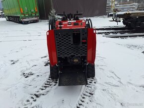 SKID STEER LOADER MODEL EG360 - 6