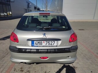 Peugeot 206 1,1 benzín 44 kW najeto pouze 100 000 - 6