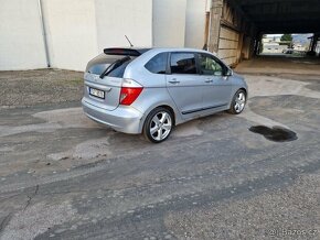 Honda FRV rodinný 6ti místny vuz - 6