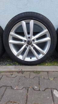 Alu kola 5x100 r17 originál vw polo letní pneu - 6