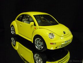 Volkswagen New Beetle VW žlutý Bburago 1/18 - 6