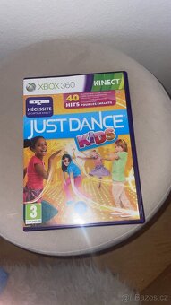 Xbox 360 konzole + kinect + ovladač + hry - 6