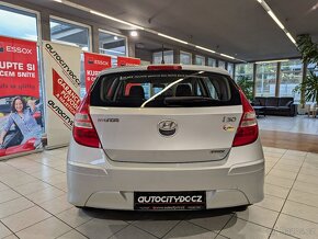 Hyundai i30 1.6CRDi 66kW VÝHŘEVY, KLIMA - 6