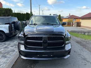 DODGE RAM CLASSIC PENTASTAR 6 míst - 6