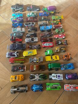 Hot wheels 50x modelů v zachovalém stavu - 6