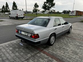 Mercedes-Benz 260E - 6