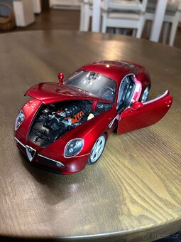 Alfa Romeo 8c 1:18 Welly - 6