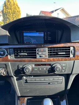 BMW 330i LCi e90, navigace - 6