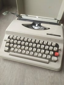 Kufříkový psací stroj Chevron - 6