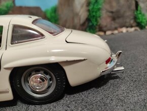 Prodám model 1:18 Mercedes Benz 300SL - 6