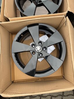 ORIGINÁL Alu Škoda Denom R17, 5x112 - TOP STAV - 6