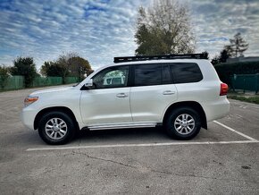 Toyota Land Cruiser 200 - 6