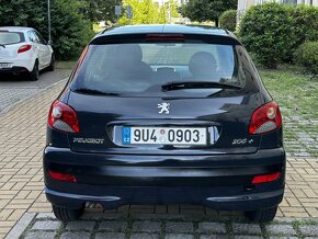 Peugeot 206 + 1.1 44kW 1. majitel v ČR Najeto 93tis. km 2010 - 6