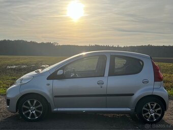 Peugeot 107 - pětidveřové hezké auto. - 6