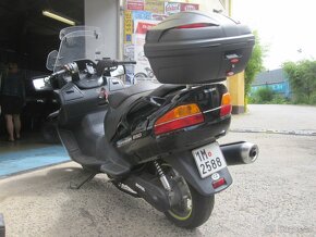 Suzuki Burgman 650 - 6