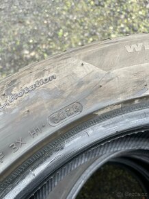 Prodám pneu Hankook 235/55 R17 zimní - 4ks - 6