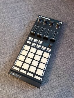 Traktor Kontrol F1 DJ Controller - výborný stav - 6