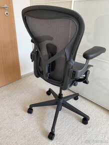 Kancelářská židle Herman Miller Aeron B PC 43000,- ZÁNOVNÍ - 6