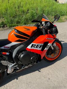 Honda CBR 1000rr repsol (2007) - 6