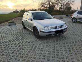 Volkswagen Golf - 6