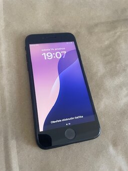 Prodám Apple iPhone SE 2022 128GB Black (černý)  90% baterie - 6