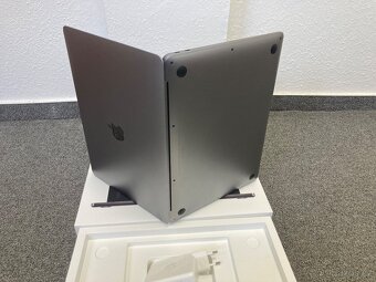 MacBook Air i7 (4 jádra) 13" 2020 16GB RAM a 512SSD - 6