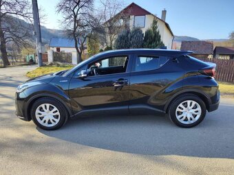 Toyota C-HR 1.8 Hybrid E-CVT rok 2021 - 6