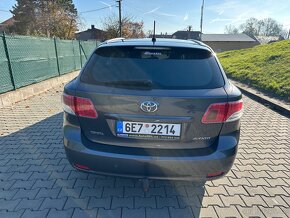 Toyota Avensis 1.6 benzín - moc pěkný stav - 6