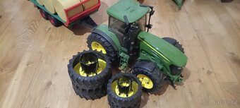 BRUDER Traktor +přídavná kola 4X - 6