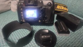 Nikon D70 je digitální jednooká reflexní zrcadlovka - 6