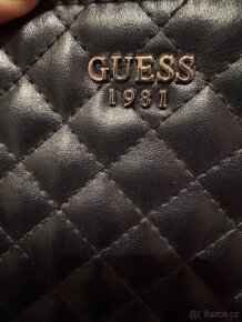 Černá Guess kabelka - 6