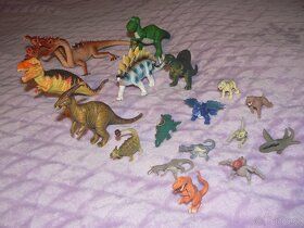 sada 17 dinosaurů - větší i menší + 1 pohyblivý pokemon - 6