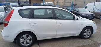 Hyundai i30 rok 2009 české auto - 6