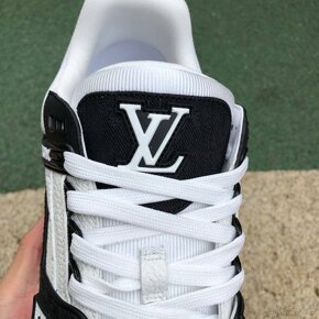 Louis Vuitton Trainer Black and White - 6