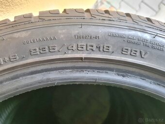 Goodyear UltraGrip 235/45/18 zimní pneumatiky - 6