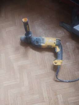 Bourací kladivo dewalt - 6