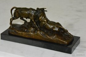 Bronzová soška - Souboj býků na mramoru - 6
