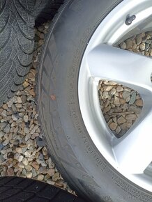 Zimní pneu 215/65r16 + disky - 6