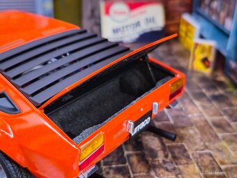 Lamborghini Urraco 1:18 Kyosho - 6