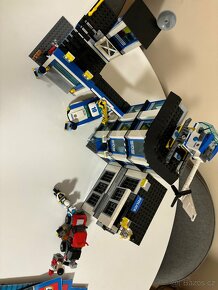 Lego City 60141 Policejní stanice - 6