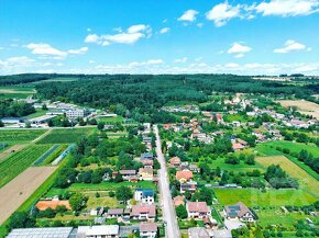 Prodej pozemku o velikosti 799 m2 v klidné obci Chodovice -  - 6