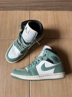 Nike Jordan 1 MID dětské, vel. 36,5..23 cm.. US 6 - 6