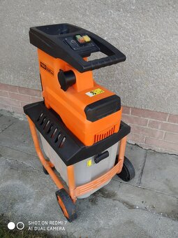 Prodám elektrický Válcový drtič Powersilent 2800 W. - 6