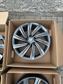 ORIGINÁL Alu Škoda Perseus R18, 5x112 - TOP STAV - 6