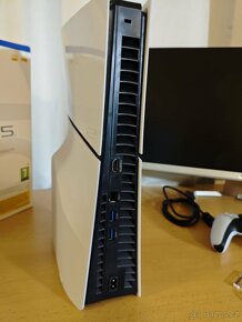 Prodám monitor PS5 slim včetně všech kabelů - 6