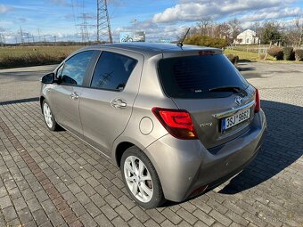 Toyota Yaris 2015 1.5 hybrid, původ CZ, 2. maj., 2 sady alu - 6